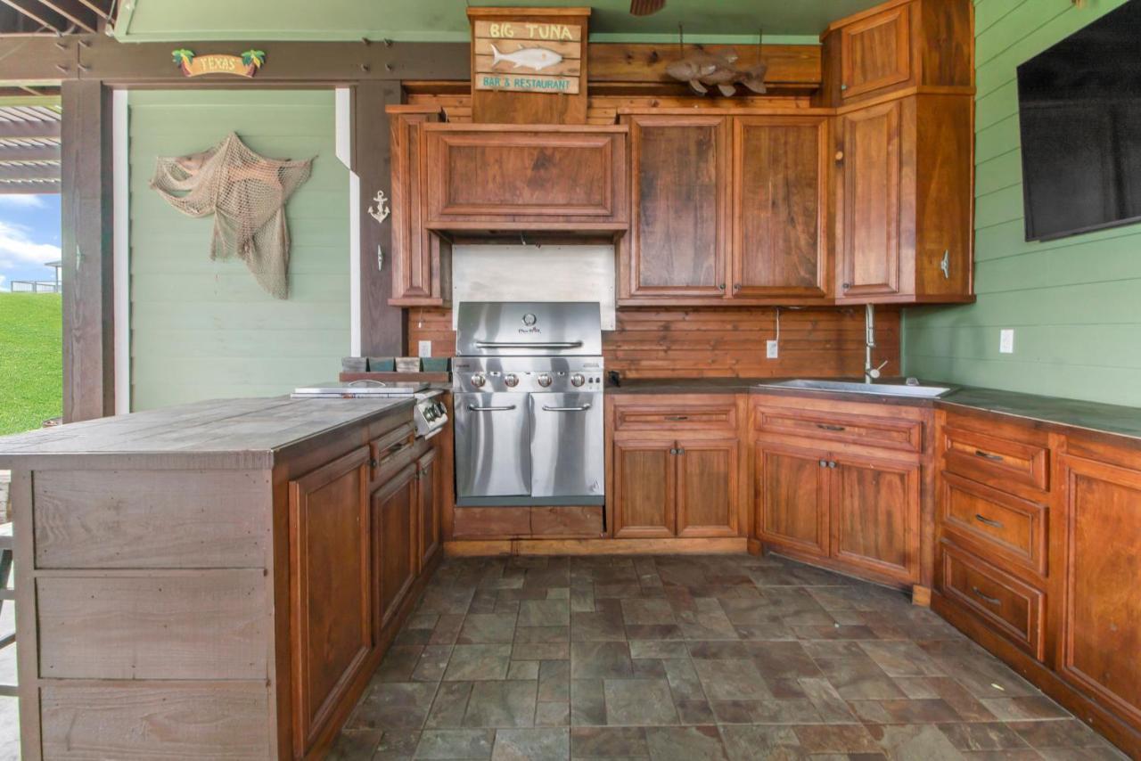 Luxury Waterfront Home Family And Pet Friendly Near Surfside Beach 11 Mins Freeport Exterior foto