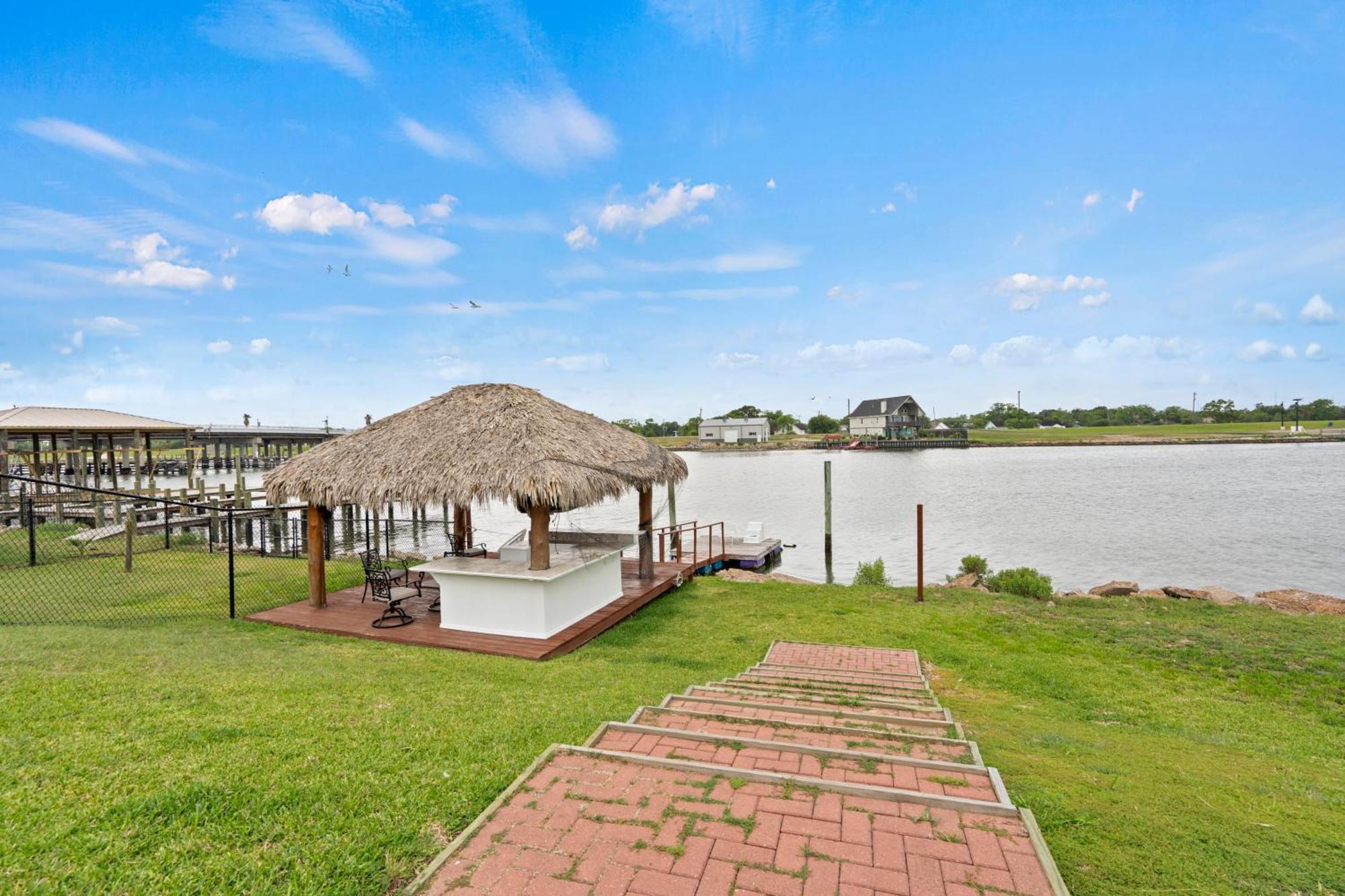 Luxury Waterfront Home Family And Pet Friendly Near Surfside Beach 11 Mins Freeport Exterior foto